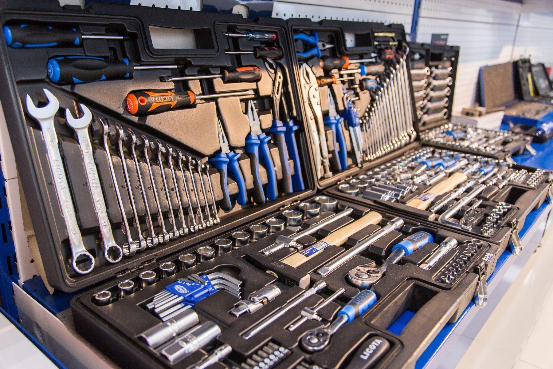 Industrial tools. Склад инструментов. Много инструментов. Производственные инструменты. Индустриальный инструмент.